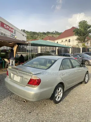 Toyota Camry LE 4dr Sedan (2.4L 4cyl 5A) 2005 Gray