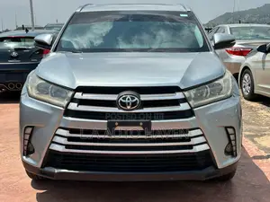 Toyota Highlander XLE 4dr SUV AWD (3.5L 6cyl 6A) 2015 Silver
