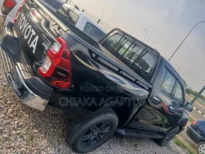 New Toyota Hilux 2025 Black