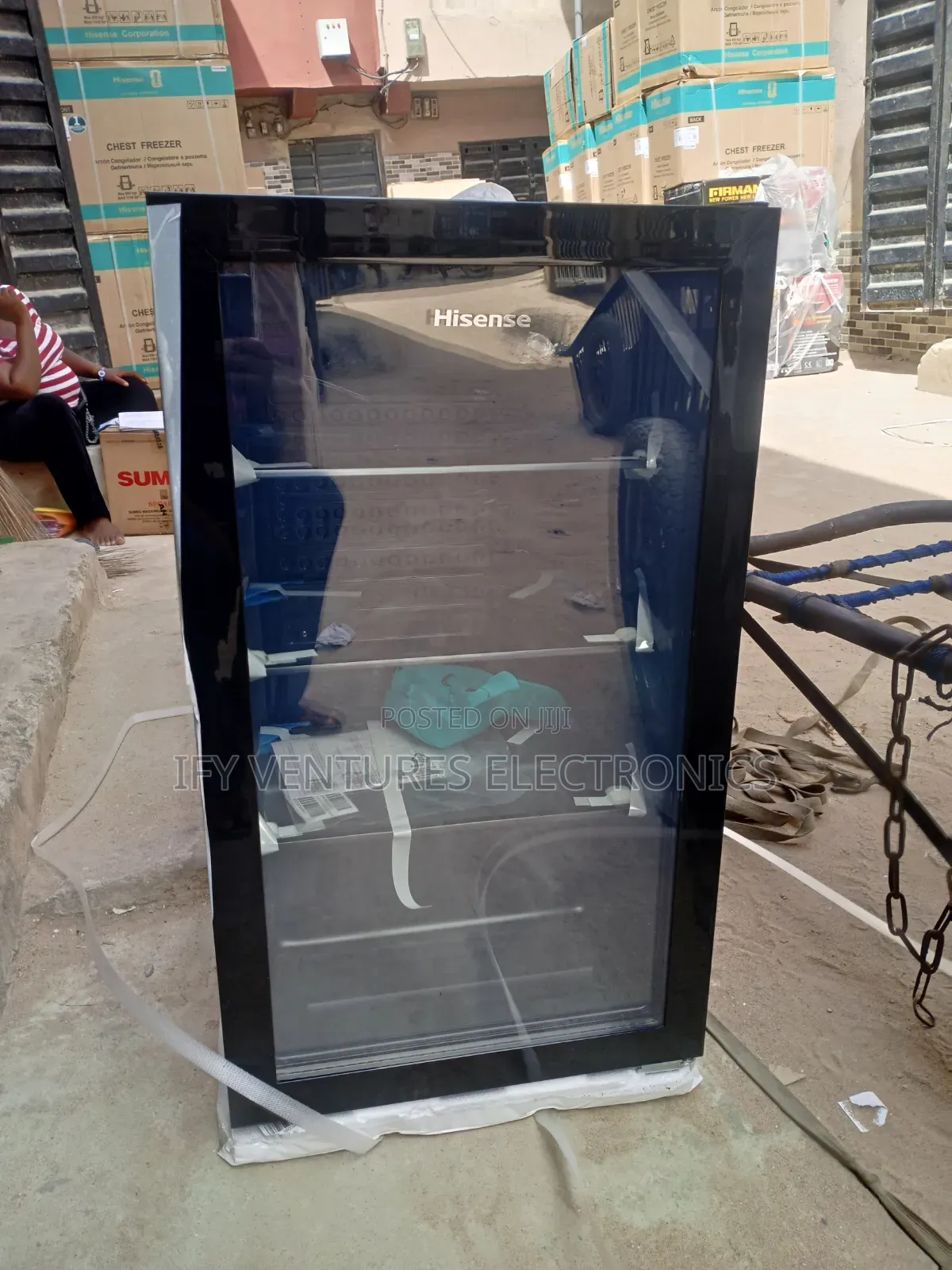 Hisense Table Top Beverage Cooler (Chiller), Black Color.