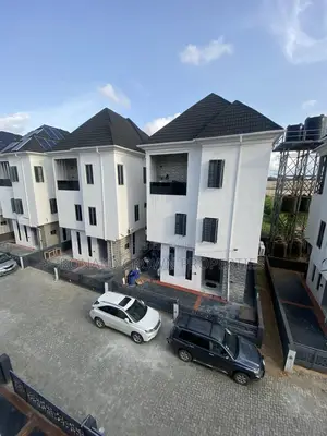5bdrm Duplex in Ago Palace for rent