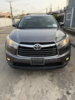 Toyota Highlander LE 4x4 V6 (3.5L 6cyl 8A) 2017 Gray