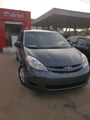Toyota Sienna LE 2009 Gray