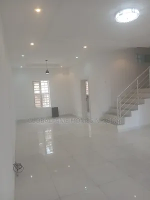 3bdrm Duplex in Mini Estate At for rent
