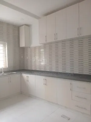3bdrm Duplex in Mini Estate At for rent