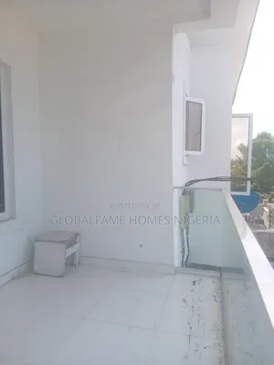 3bdrm Duplex in Mini Estate At for rent