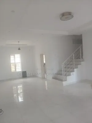 3bdrm Duplex in Mini Estate At for rent