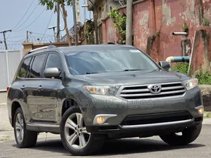 Toyota Highlander Limited 3.5l 4WD 2013 Green