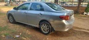 Toyota Corolla LE 4dr Sedan (1.8L 4cyl 4A) 2010 Silver