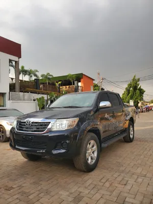 Toyota Hilux 2014 Black