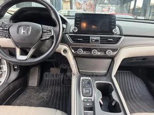 Honda Accord EX-L (2.0L 4cyl Turbo 10A) 2019 White