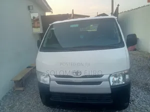 Toyota HiAce 2013 White