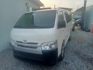 Toyota HiAce 2013 White