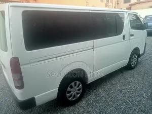 Toyota HiAce 2013 White