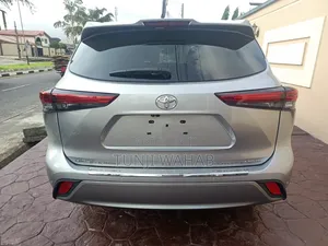 Toyota Highlander 2024 Silver