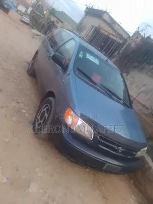 Toyota Sienna 2000 Blue