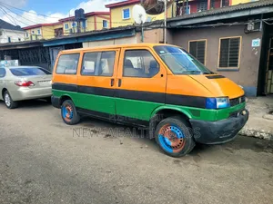 Volkswagen Transporter 2004 Orange
