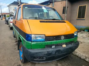 Volkswagen Transporter 2004 Orange