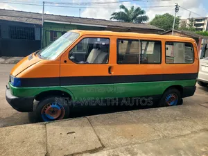 Volkswagen Transporter 2004 Orange