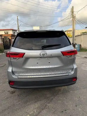 Toyota Highlander Limited 4dr SUV AWD (3.5L 6cyl 6A) 2015 Silver