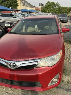 Toyota Camry XLE 4dr Sedan (2.5L 4cyl 6A) 2013 Burgundy