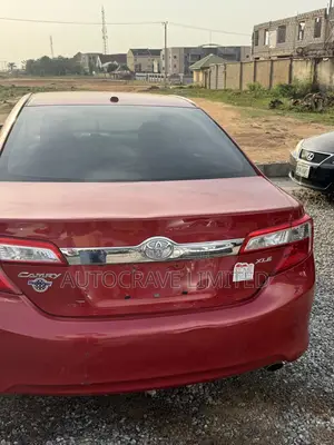 Toyota Camry XLE 4dr Sedan (2.5L 4cyl 6A) 2013 Burgundy