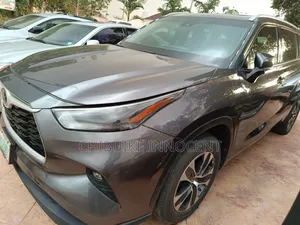 Toyota Highlander 2023 Gray
