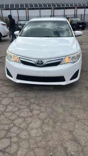 Toyota Camry LE 4dr Sedan w/Prod. End 11/13 (2.5L 4cyl 6A) 2014 White