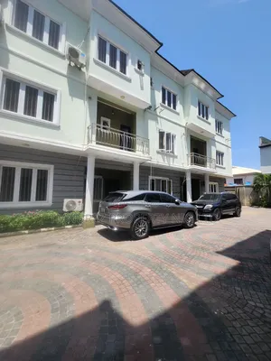 3bdrm Apartment in Osapa london for rent