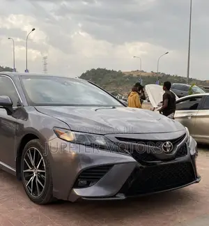 Toyota Camry SE 2023 Gray