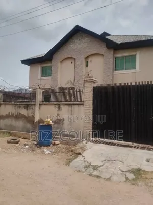Furnished 3bdrm Apartment in Apata for sale