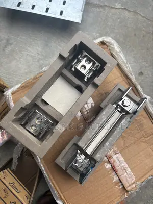 400amps Stanley Fuse and Base