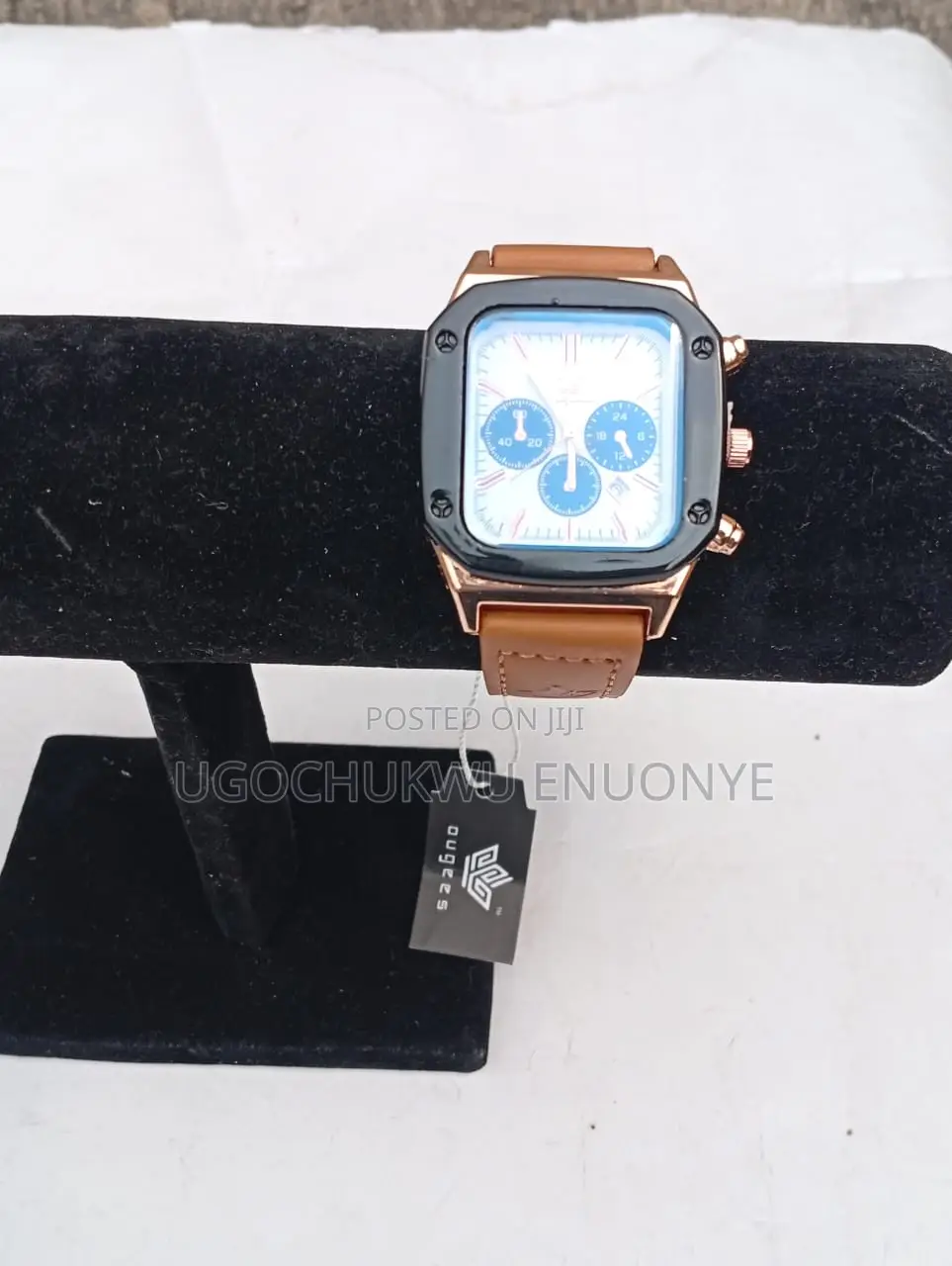 Brown Leather Strap Wristwatch