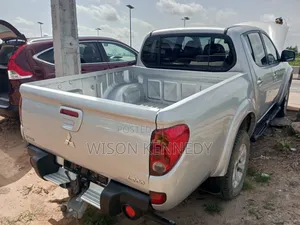 Mitsubishi L200 2010 White