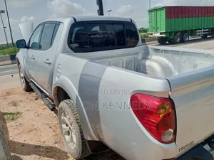 Mitsubishi L200 2010 White