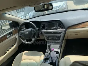 Hyundai Sonata Limited 2.0T Seban (2.0L 4cyl 6A) 2016 Black
