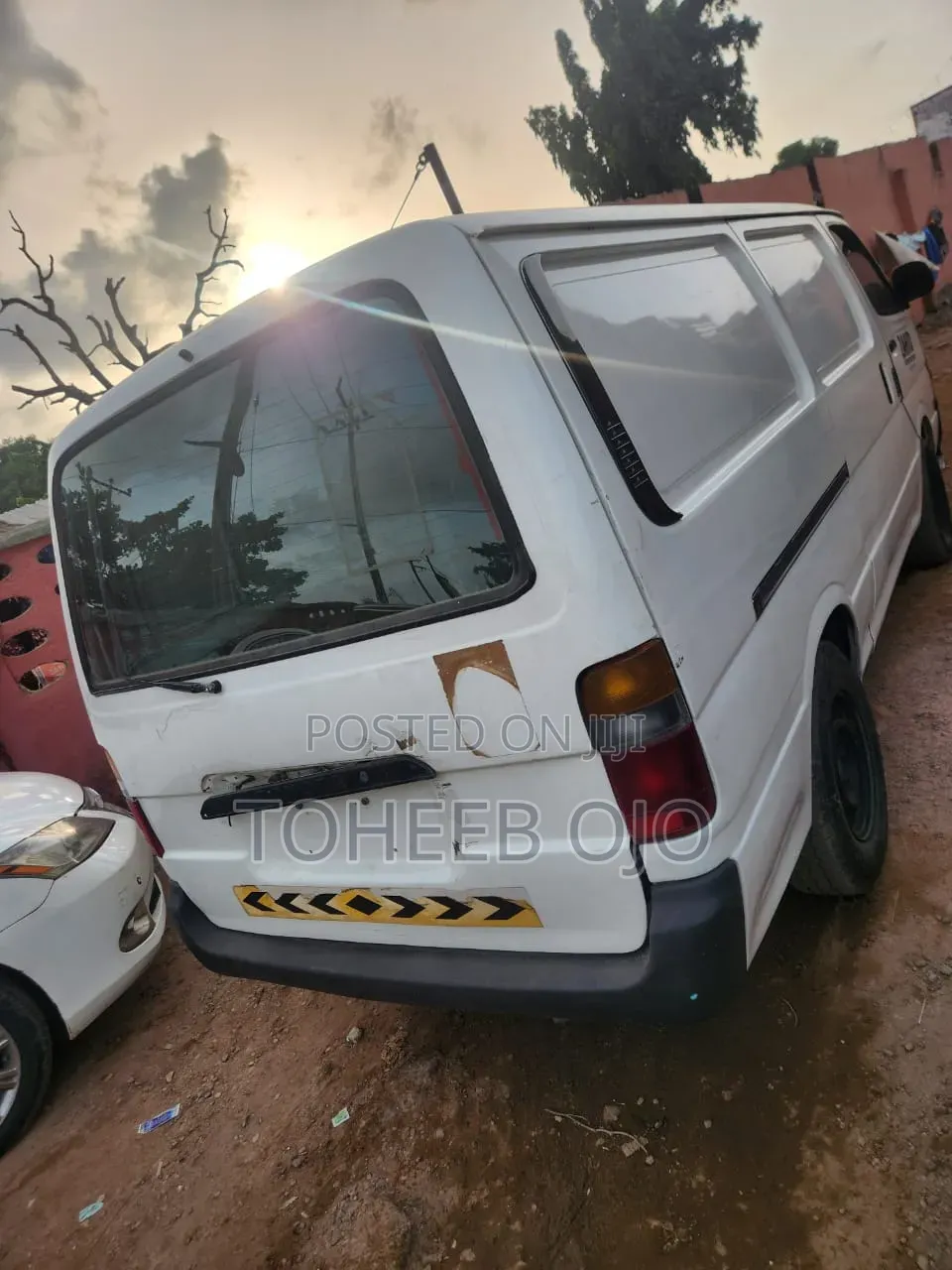 Toyota HiAce 1982 White
