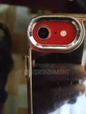 Apple iPhone SE (2020) 64 GB Red