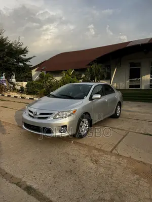Toyota Corolla LE 4dr Sedan (1.8L 4cyl 4A) 2011 Silver