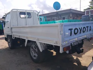 Toyota Dyna100 Four Tires