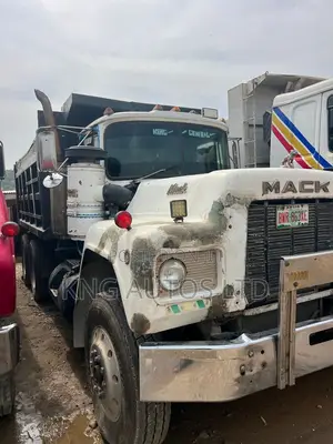 Mack R Model 10-Tyre