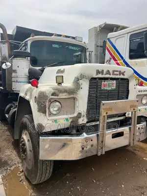Mack R Model 10-Tyre