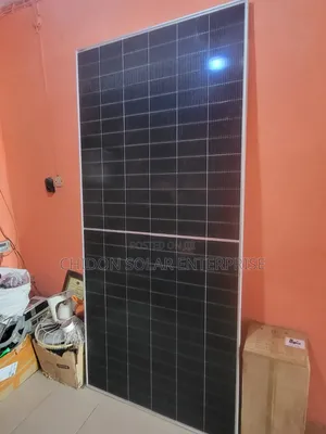 725w Jinko Solar Panel