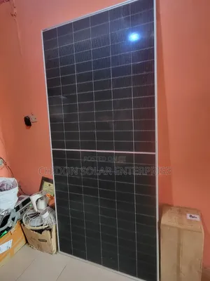 725w Jinko Solar Panel