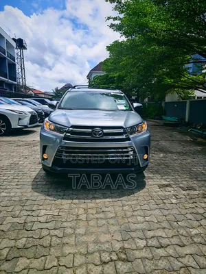 Toyota Highlander XLE 4dr SUV AWD (3.5L 6cyl 6A) 2015 Gray