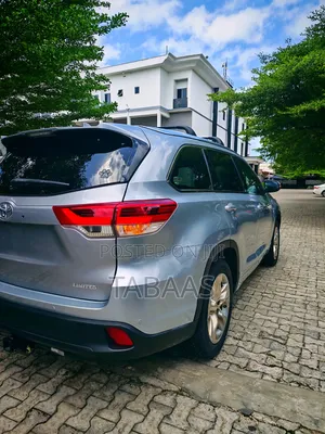 Toyota Highlander XLE 4dr SUV AWD (3.5L 6cyl 6A) 2015 Gray