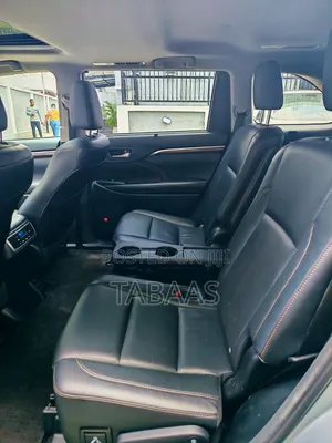 Toyota Highlander XLE 4dr SUV AWD (3.5L 6cyl 6A) 2015 Gray