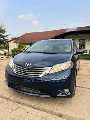 Toyota Sienna LE 8 Passenger 2010 Blue