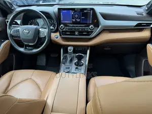 Toyota Highlander Platinum 2021 Maroon