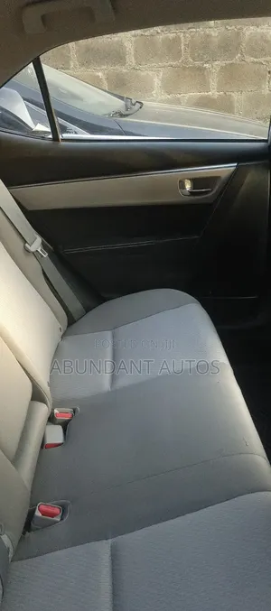Toyota Corolla LE 4dr Sedan (1.8L 4cyl CVT) 2016 Silver